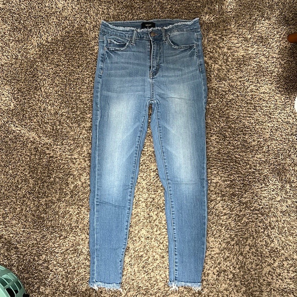 Distressed ankle skinny jeans